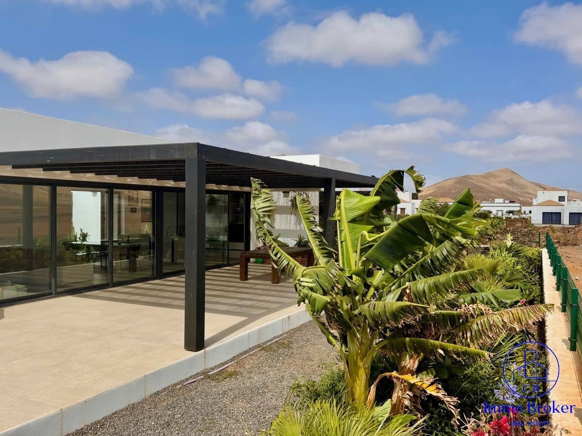 3 sovrum Villa till salu i La Oliva med garage - 635 000 € (Ref: 9755356)