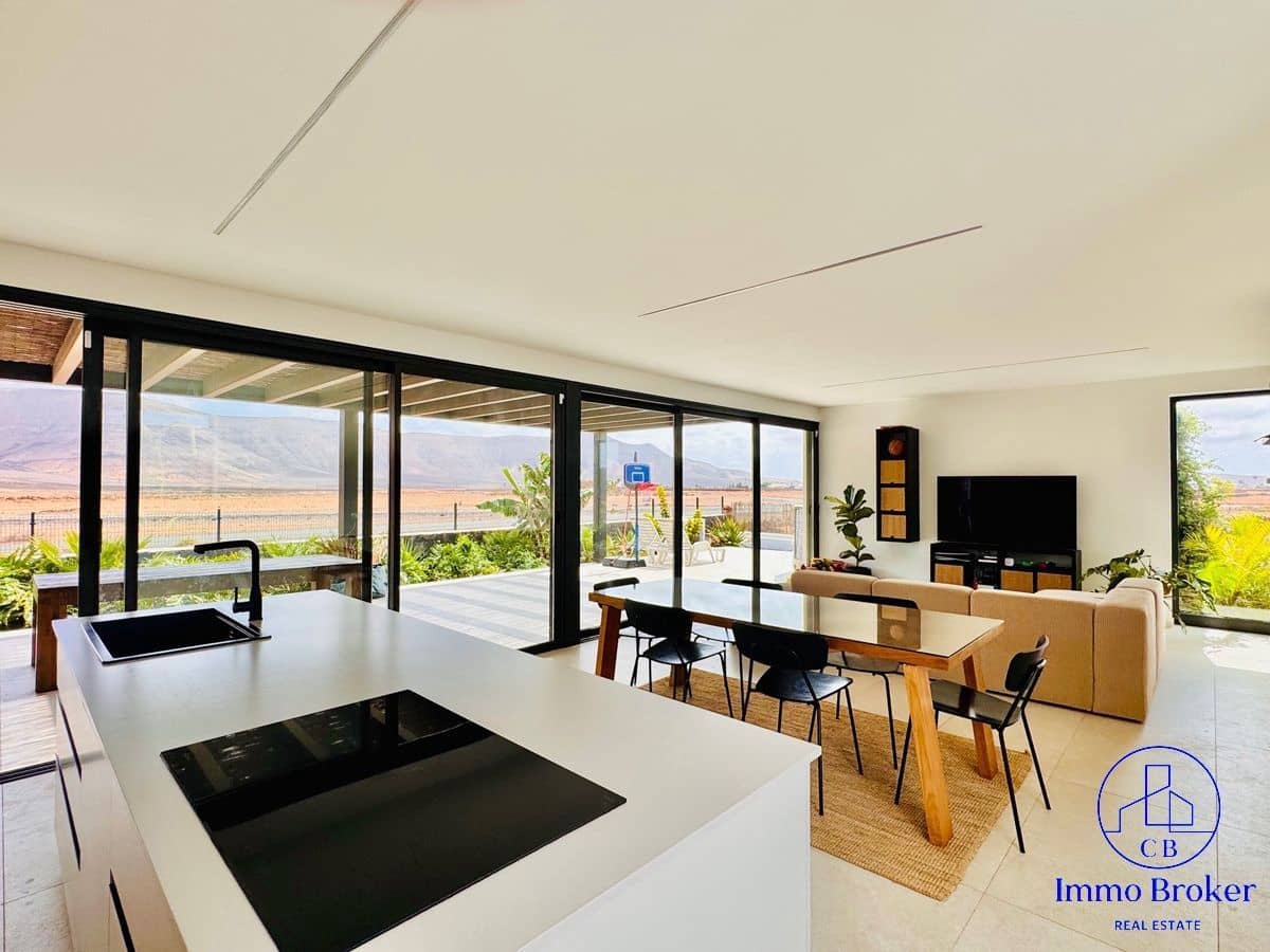 3 sovrum Villa till salu i La Oliva med garage - 635 000 € (Ref: 9755356)