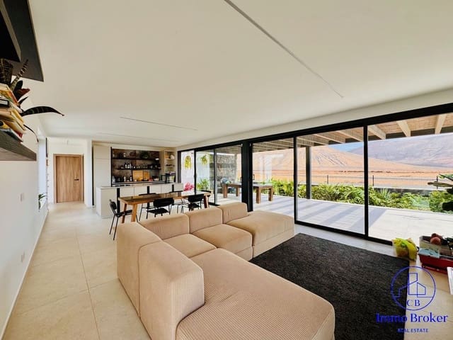 3 sovrum Villa till salu i La Oliva med garage - 635 000 € (Ref: 9755356)