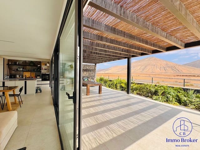 3 sovrum Villa till salu i La Oliva med garage - 635 000 € (Ref: 9755356)