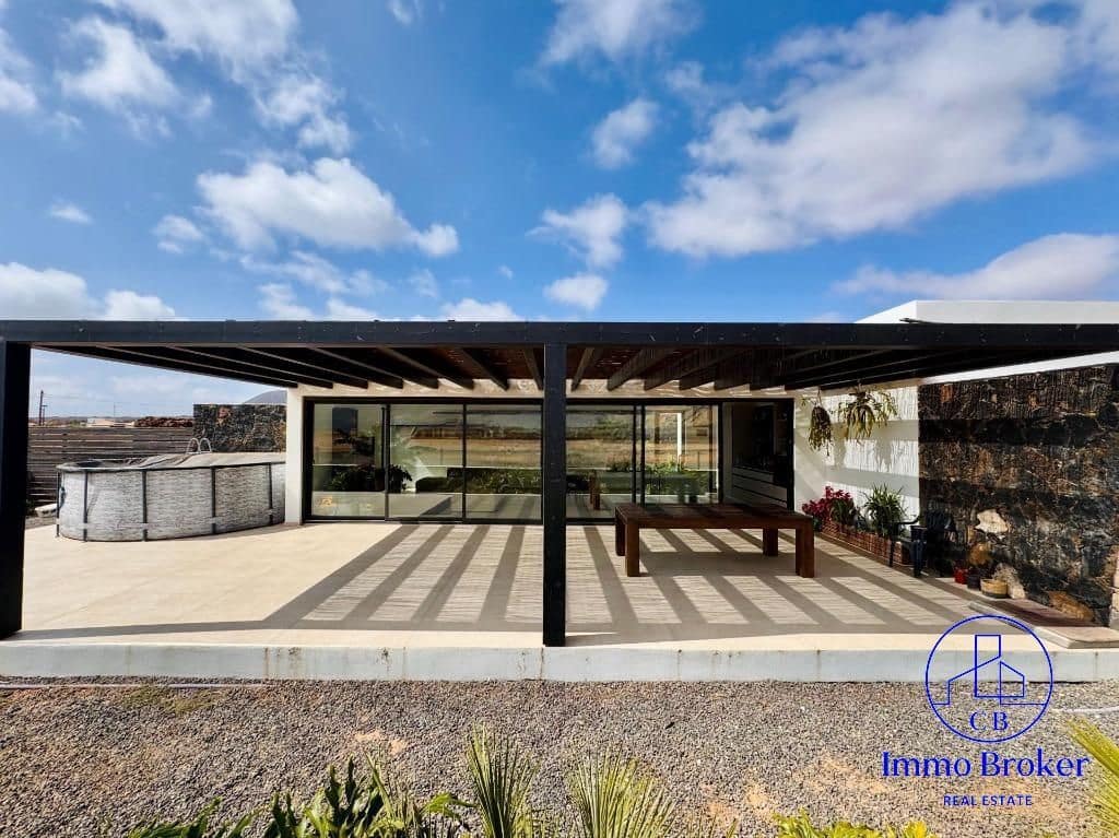 3 sovrum Villa till salu i La Oliva med garage - 635 000 € (Ref: 9755356)