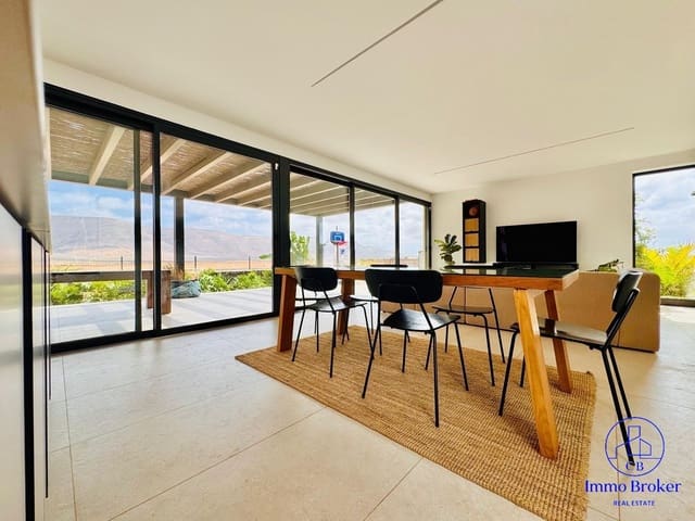 3 slaapkamer Villa te koop in La Oliva met garage - € 635.000 (Ref: 9755356)
