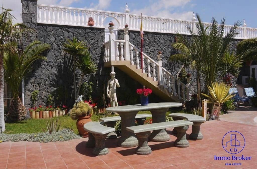 15 soveværelse Villa til salg i El Medano med swimmingpool garage - € 1.750.000 (Ref: 9758545)