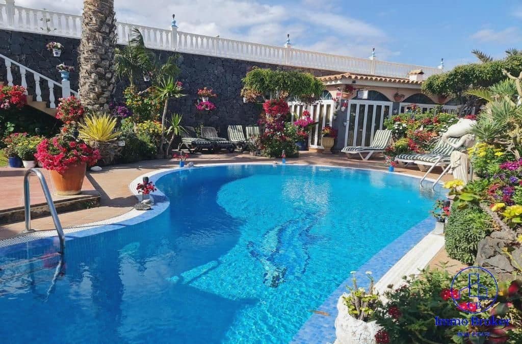 15 soveværelse Villa til salg i El Medano med swimmingpool garage - € 1.750.000 (Ref: 9758545)