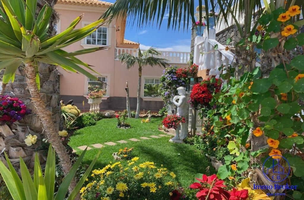 15 soveværelse Villa til salg i El Medano med swimmingpool garage - € 1.750.000 (Ref: 9758545)