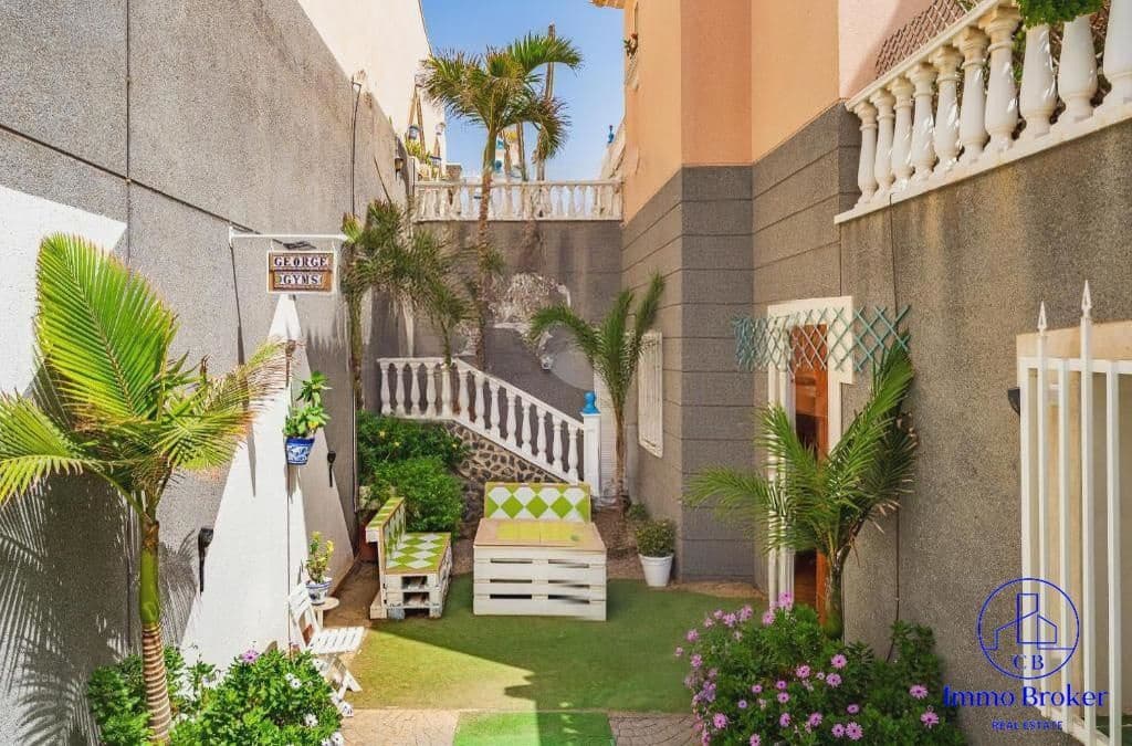 15 soveværelse Villa til salg i El Medano med swimmingpool garage - € 1.750.000 (Ref: 9758545)