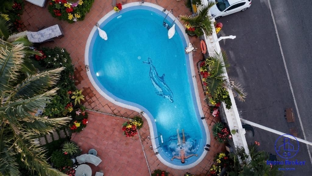 15 soveværelse Villa til salg i El Medano med swimmingpool garage - € 1.750.000 (Ref: 9758545)