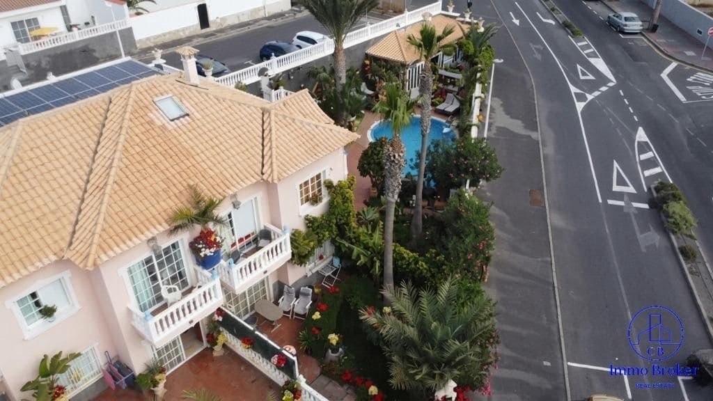 15 soveværelse Villa til salg i El Medano med swimmingpool garage - € 1.750.000 (Ref: 9758545)