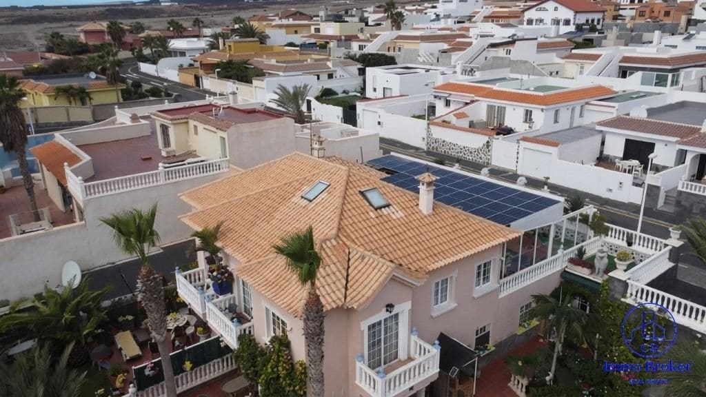 15 soveværelse Villa til salg i El Medano med swimmingpool garage - € 1.750.000 (Ref: 9758545)