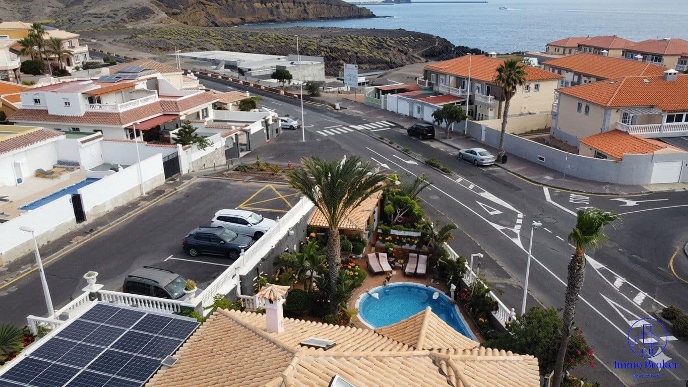 15 soveværelse Villa til salg i El Medano med swimmingpool garage - € 1.750.000 (Ref: 9758545)