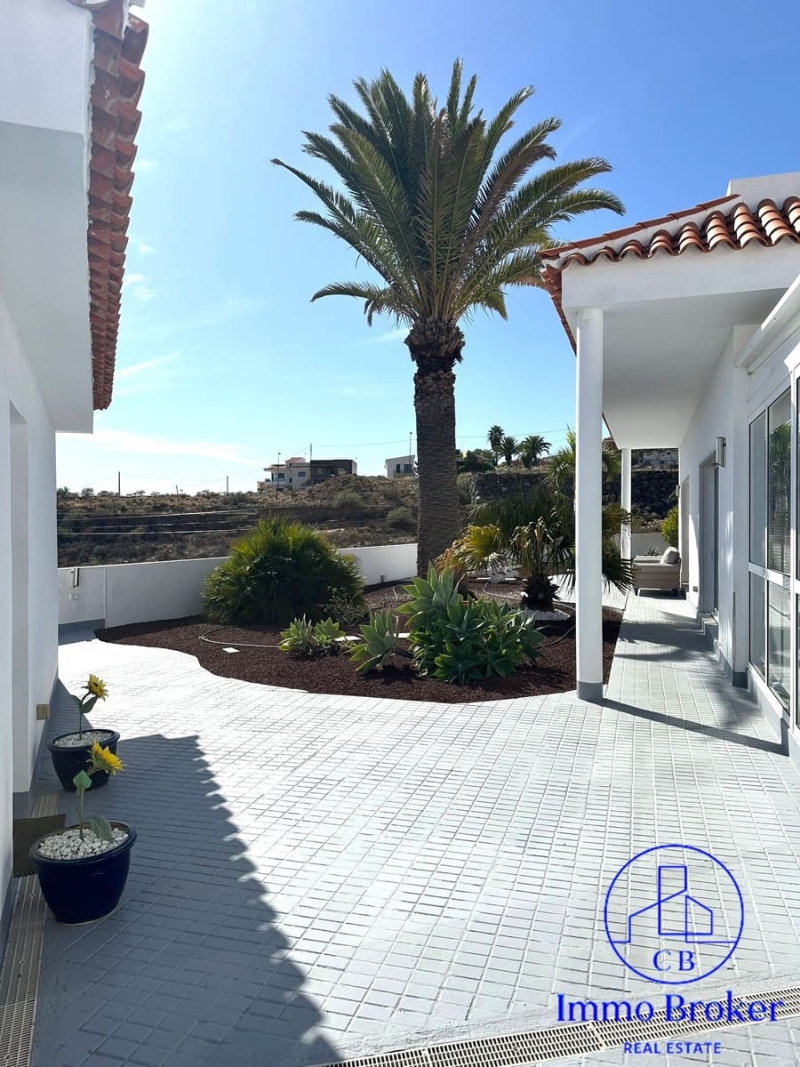4 bedroom Villa for sale in Araya with pool garage - € 665,000 (Ref: 9790291)