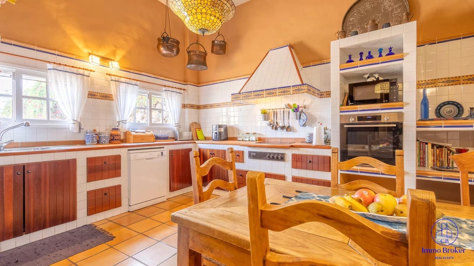 4 bedroom Villa for sale in Arafo with pool garage - € 990,000 (Ref: 9790292)