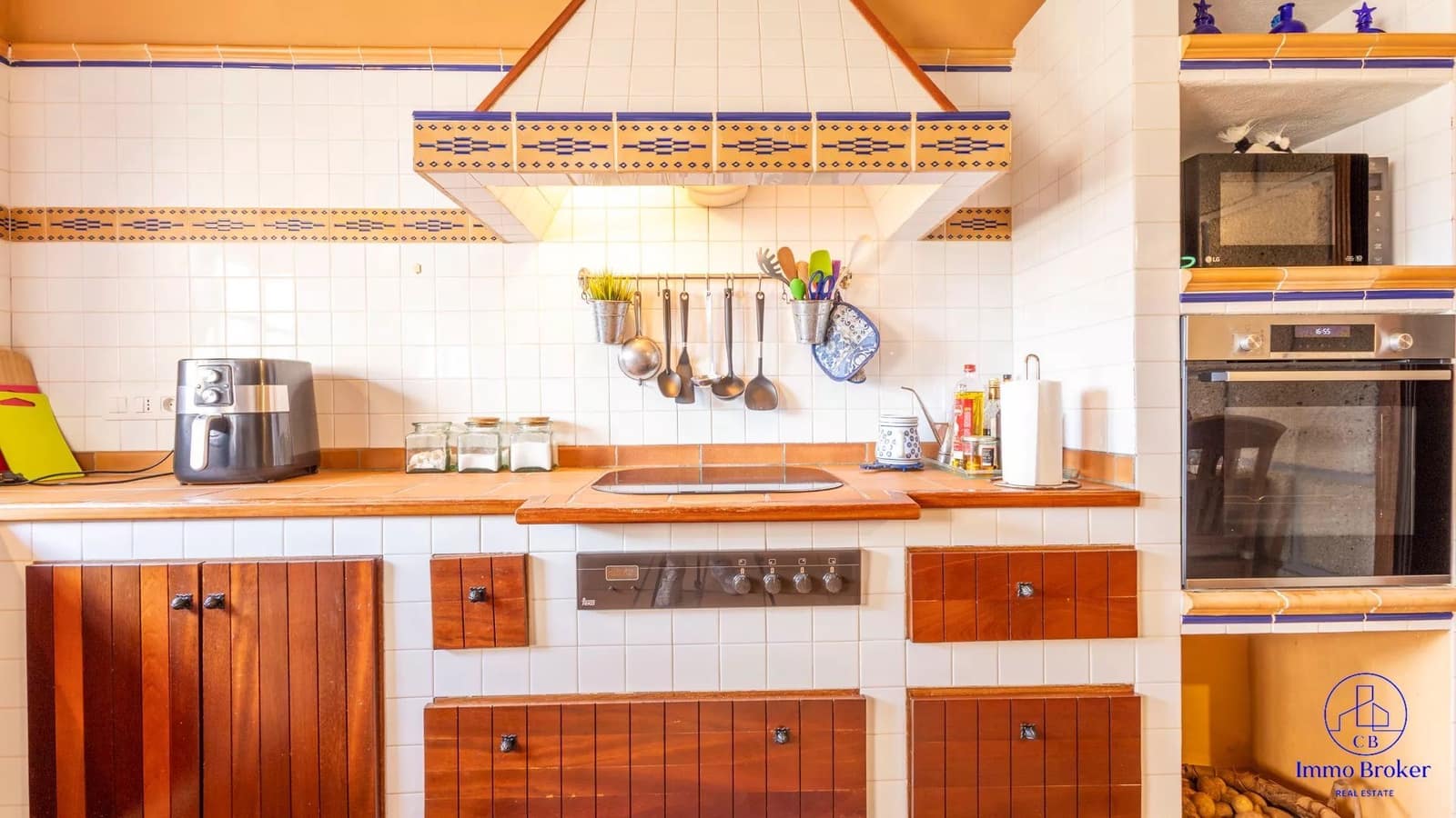 4 bedroom Villa for sale in Arafo with pool garage - € 990,000 (Ref: 9790292)