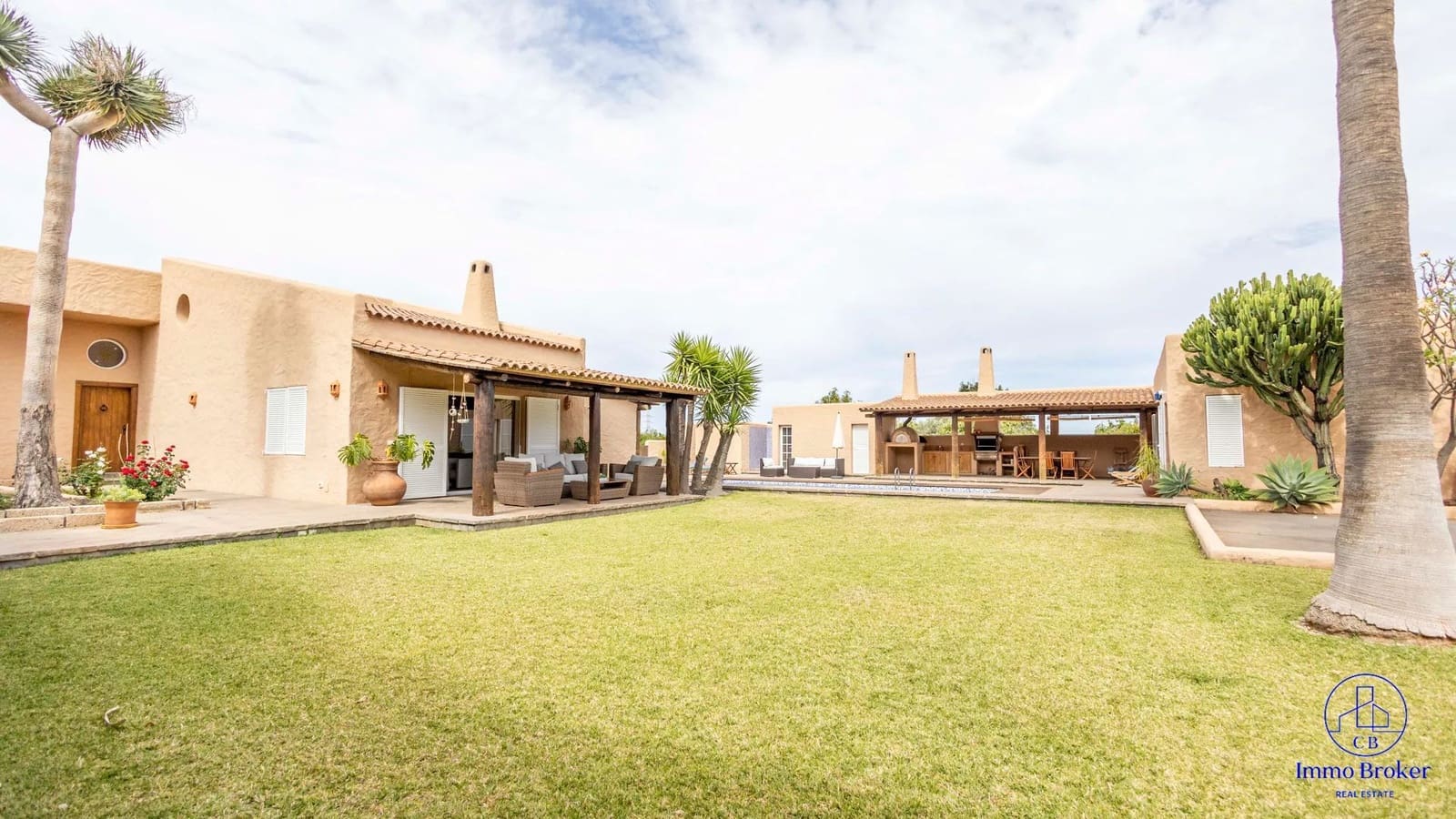 4 bedroom Villa for sale in Arafo with pool garage - € 990,000 (Ref: 9790292)