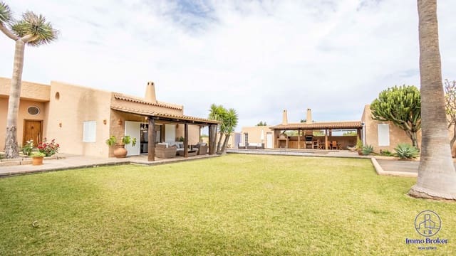 4 soveværelse Villa til salg i Arafo med swimmingpool garage - € 990.000 (Ref: 9790292)