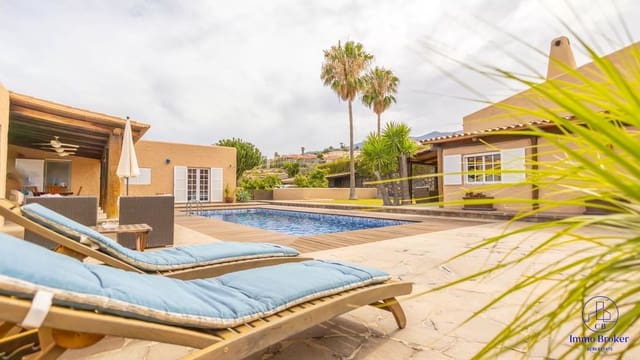 4 soveværelse Villa til salg i Arafo med swimmingpool garage - € 990.000 (Ref: 9790292)