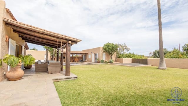 4 soveværelse Villa til salg i Arafo med swimmingpool garage - € 990.000 (Ref: 9790292)