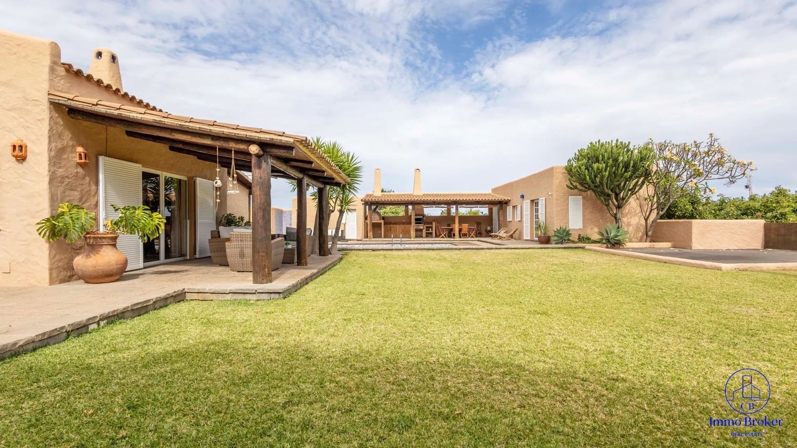 4 bedroom Villa for sale in Arafo with pool garage - € 990,000 (Ref: 9790292)