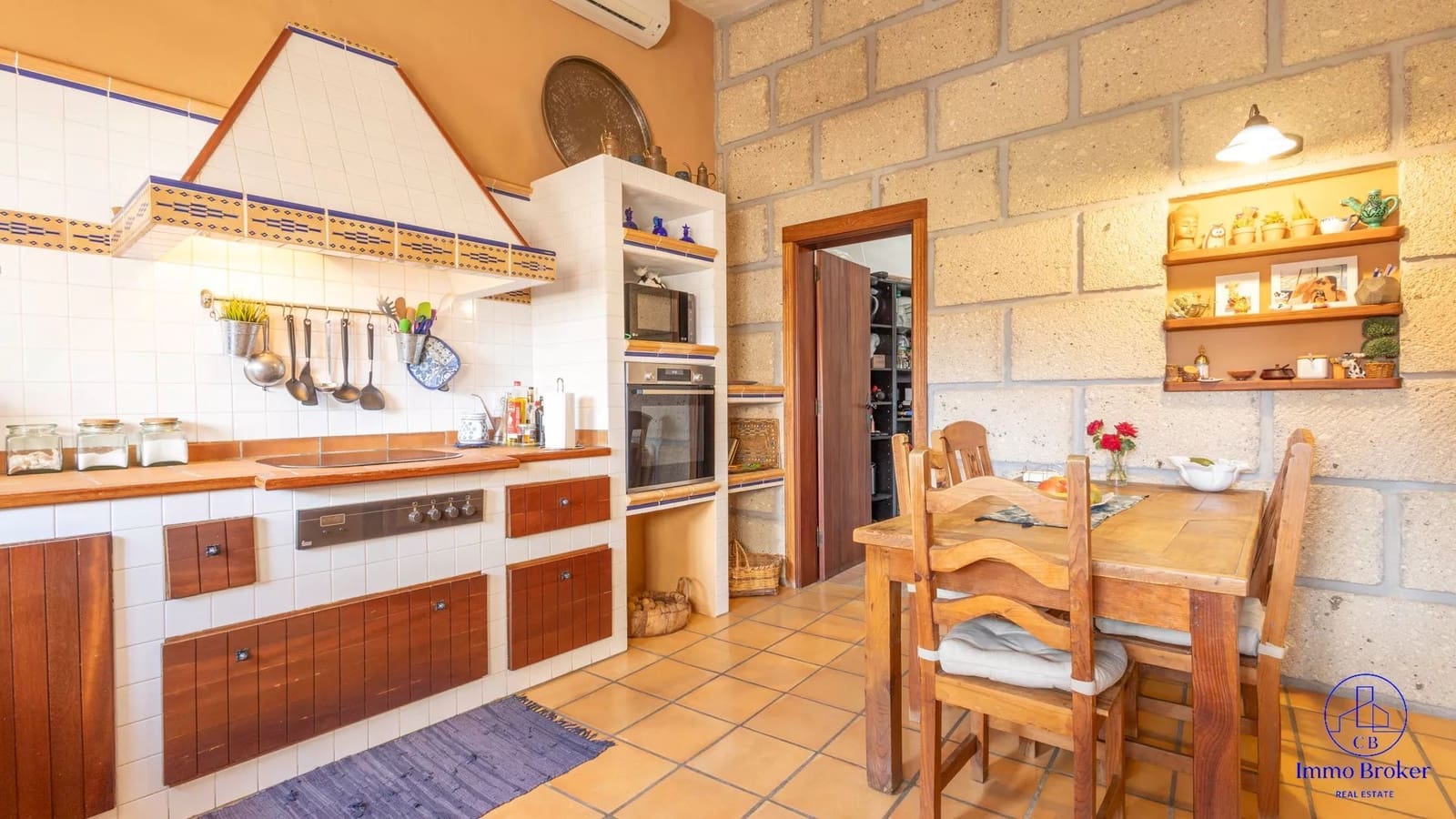 4 bedroom Villa for sale in Arafo with pool garage - € 990,000 (Ref: 9790292)