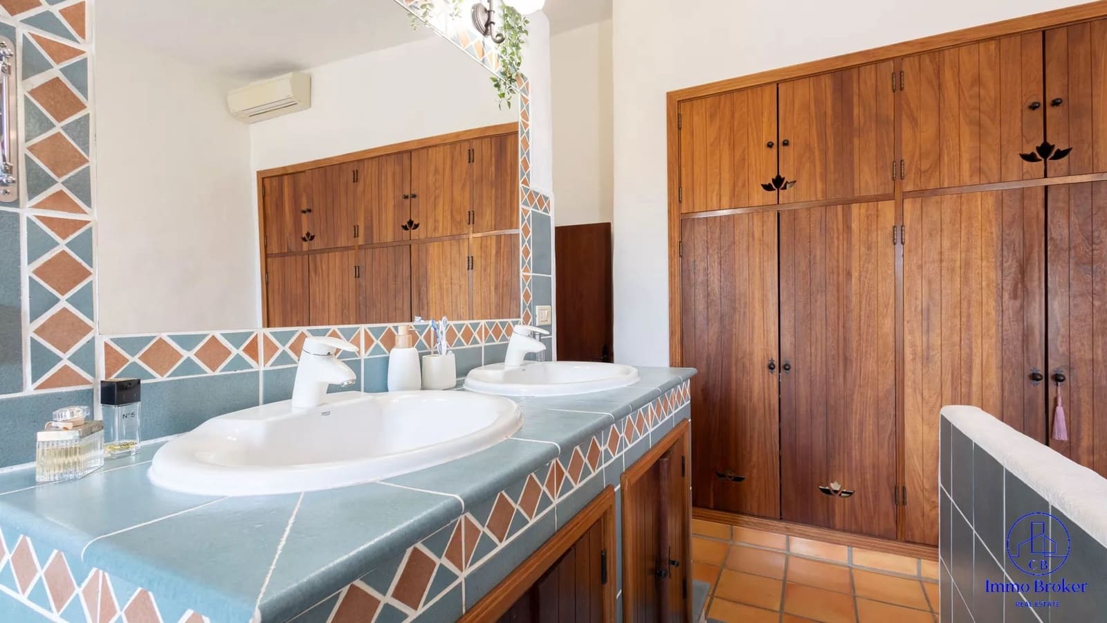 4 bedroom Villa for sale in Arafo with pool garage - € 990,000 (Ref: 9790292)