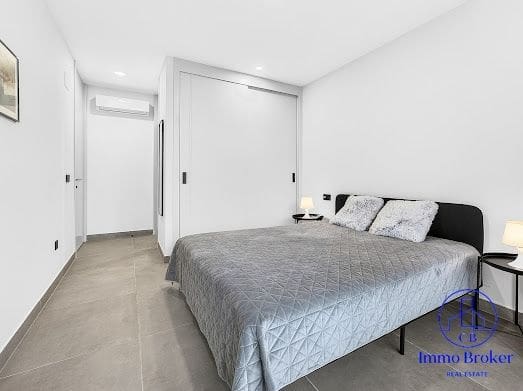 Piso de 2 habitaciones en Costa Adeje en venta con piscina garaje - 590.000 € (Ref: 9932827)