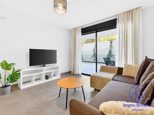 Piso de 2 habitaciones en Costa Adeje en venta con piscina garaje - 590.000 € (Ref: 9932827)