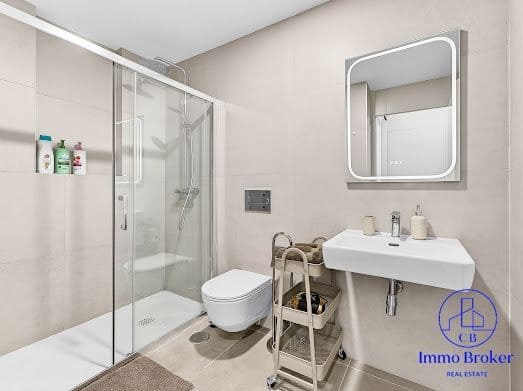 Piso de 2 habitaciones en Costa Adeje en venta con piscina garaje - 590.000 € (Ref: 9932827)