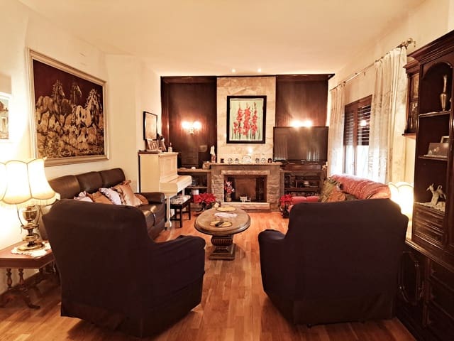 7 makuuhuone Omakotitalo myytävänä paikassa Sant Martí de Centelles mukana uima-altaan 
autotalli - 450 000 € (Ref: 9190209)