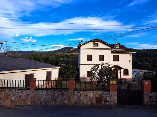 7 makuuhuone Omakotitalo myytävänä paikassa Sant Martí de Centelles mukana uima-altaan 
autotalli - 450 000 € (Ref: 9190209)