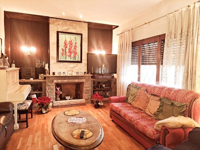 7 makuuhuone Omakotitalo myytävänä paikassa Sant Martí de Centelles mukana uima-altaan 
autotalli - 450 000 € (Ref: 9190209)