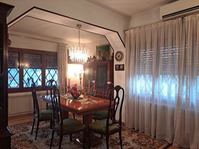 7 makuuhuone Omakotitalo myytävänä paikassa Sant Martí de Centelles mukana uima-altaan 
autotalli - 450 000 € (Ref: 9190209)