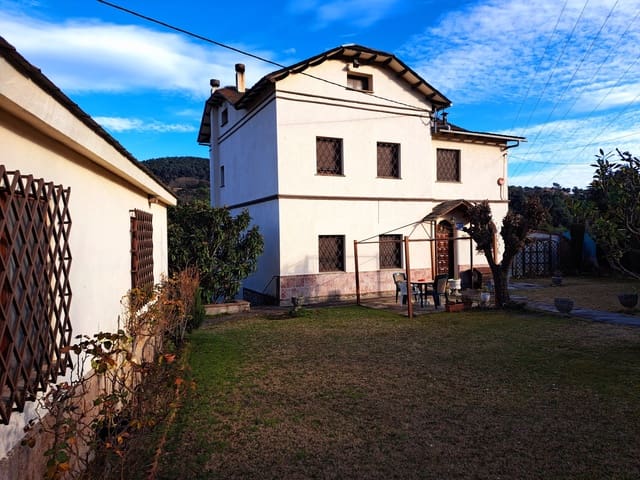 7 makuuhuone Omakotitalo myytävänä paikassa Sant Martí de Centelles mukana uima-altaan 
autotalli - 450 000 € (Ref: 9190209)