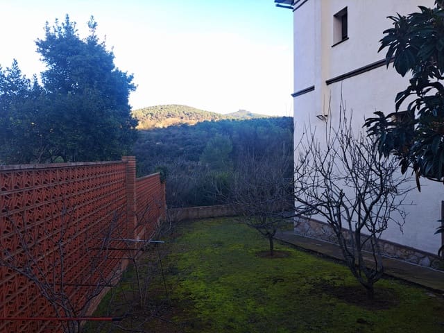 7 makuuhuone Omakotitalo myytävänä paikassa Sant Martí de Centelles mukana uima-altaan 
autotalli - 450 000 € (Ref: 9190209)