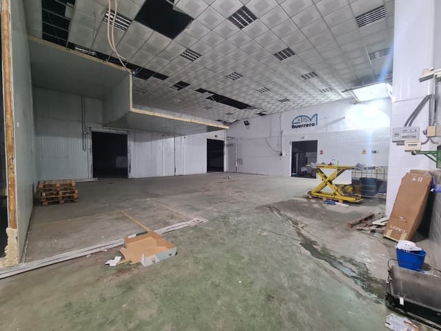 Butik til salg i Vélez-Málaga - € 700.000 (Ref: 9163083)
