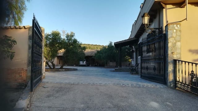 Commercial for sale in Jaén city - € 17,000,000 (Ref: 9495012)