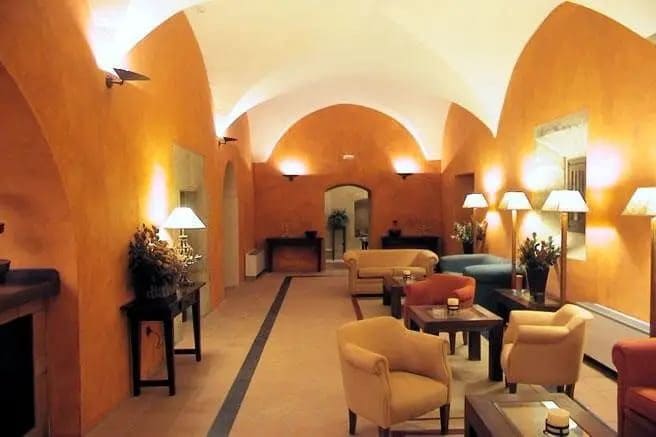 Hotel for sale in Caceres city - € 1,000,000 (Ref: 9495018)