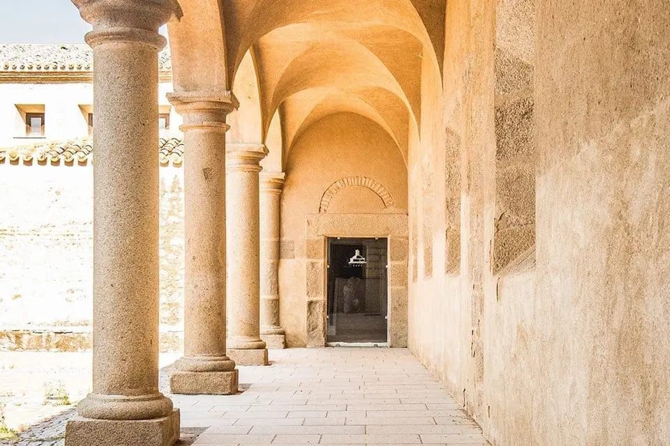 Hotel for sale in Caceres city - € 1,000,000 (Ref: 9495018)