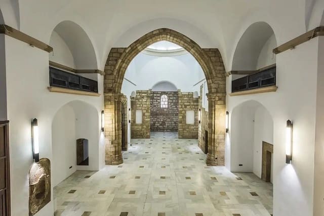 Hotel for sale in Cáceres city - € 1,000,000 (Ref: 9495018)