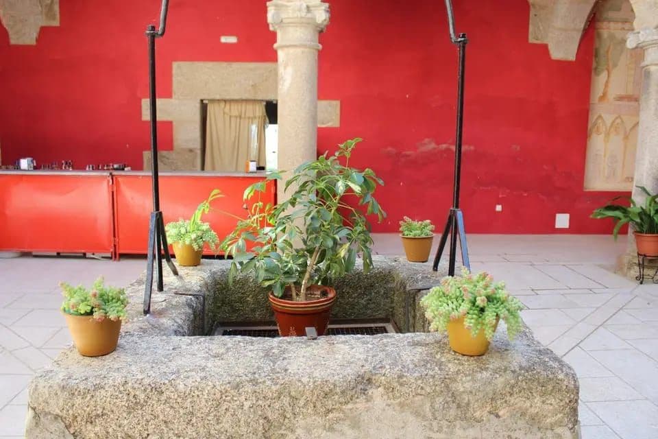 Hotel for sale in Caceres city - € 1,000,000 (Ref: 9495018)