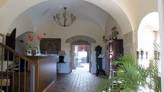 Hotel for sale in Caceres city - € 1,000,000 (Ref: 9495018)
