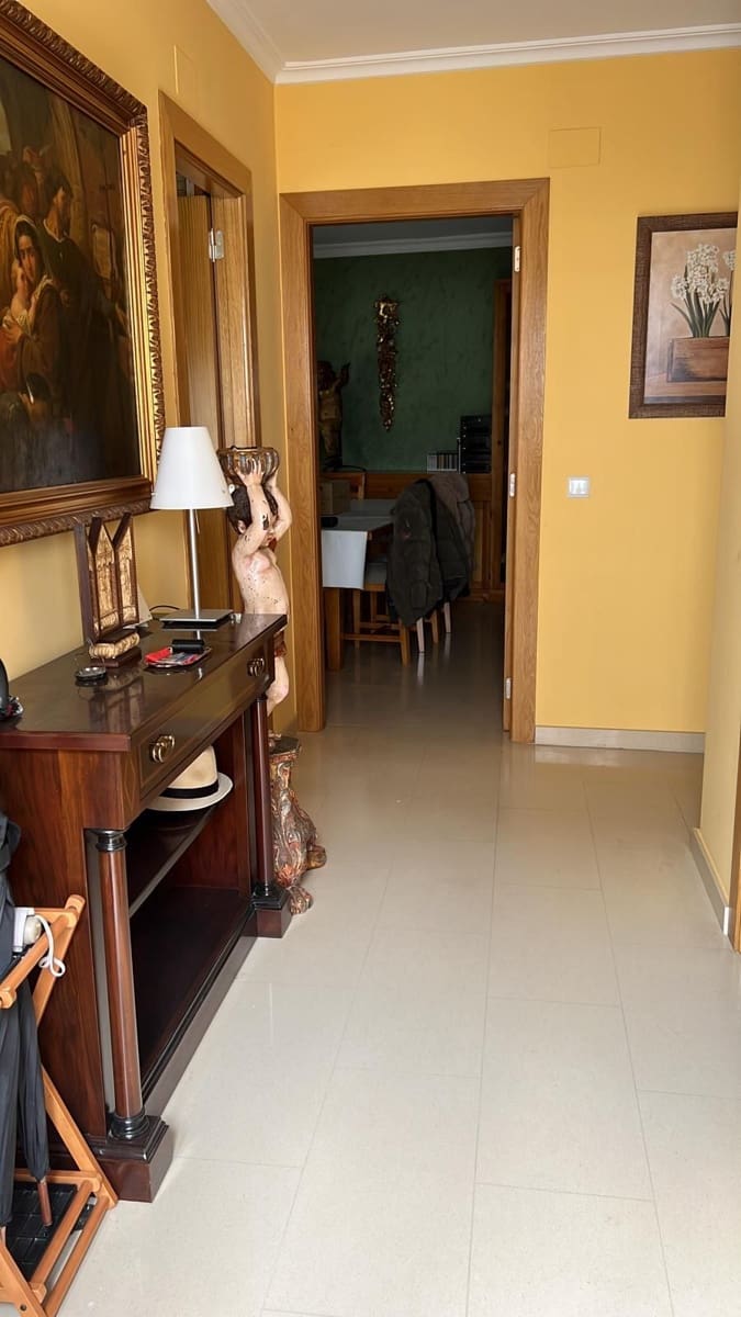 3 bedroom Flat for sale in Caudete de las Fuentes with garage - € 150,000 (Ref: 9495065)