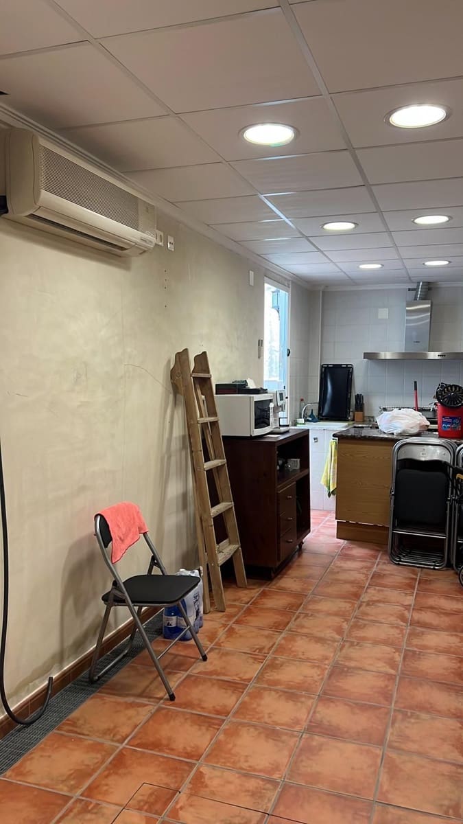 3 bedroom Flat for sale in Caudete de las Fuentes with garage - € 150,000 (Ref: 9495065)