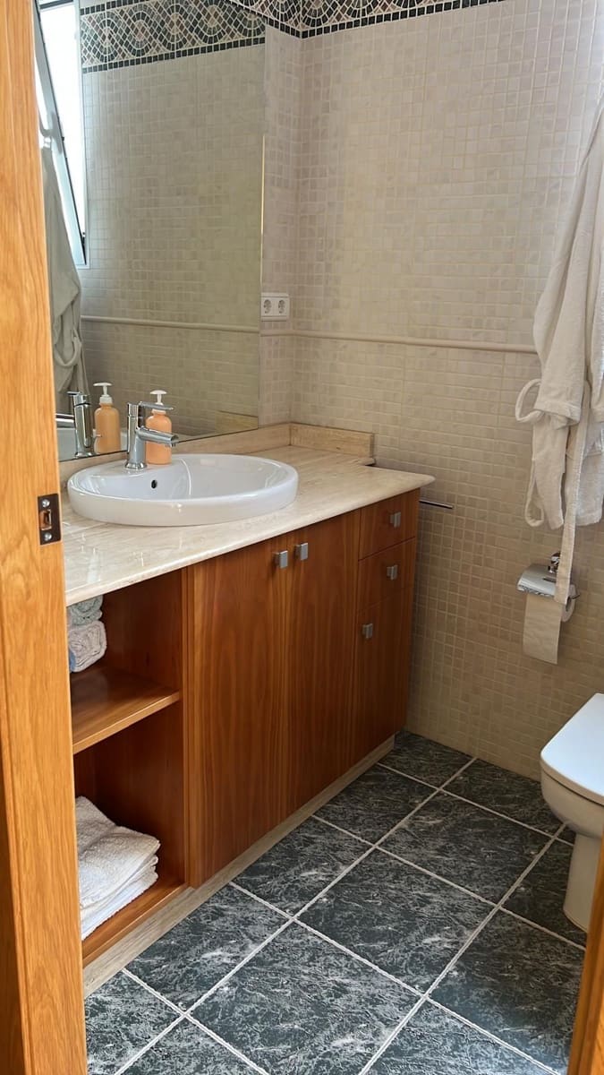 3 bedroom Flat for sale in Caudete de las Fuentes with garage - € 150,000 (Ref: 9495065)