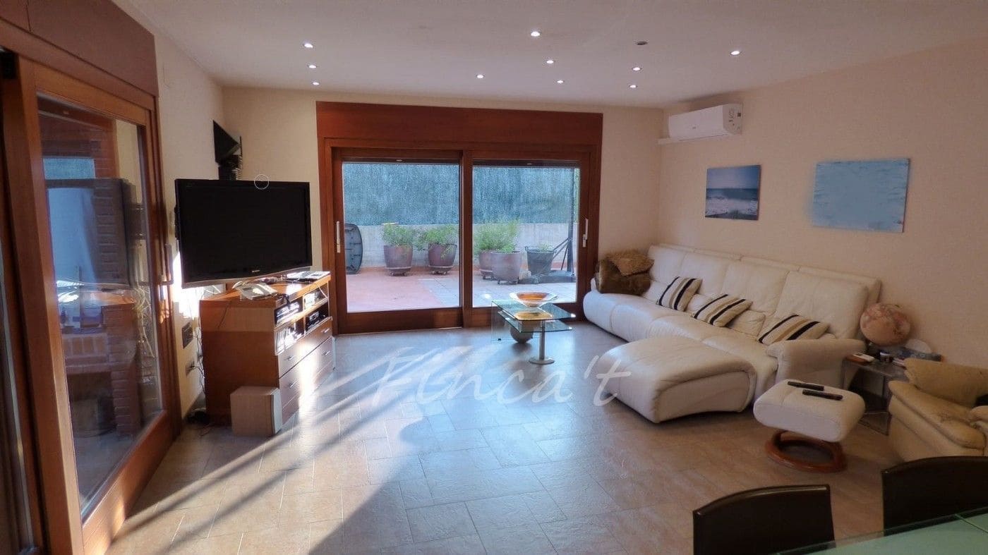 6 bedroom Villa for sale in Moia with pool garage - € 690,000 (Ref: 9420162)