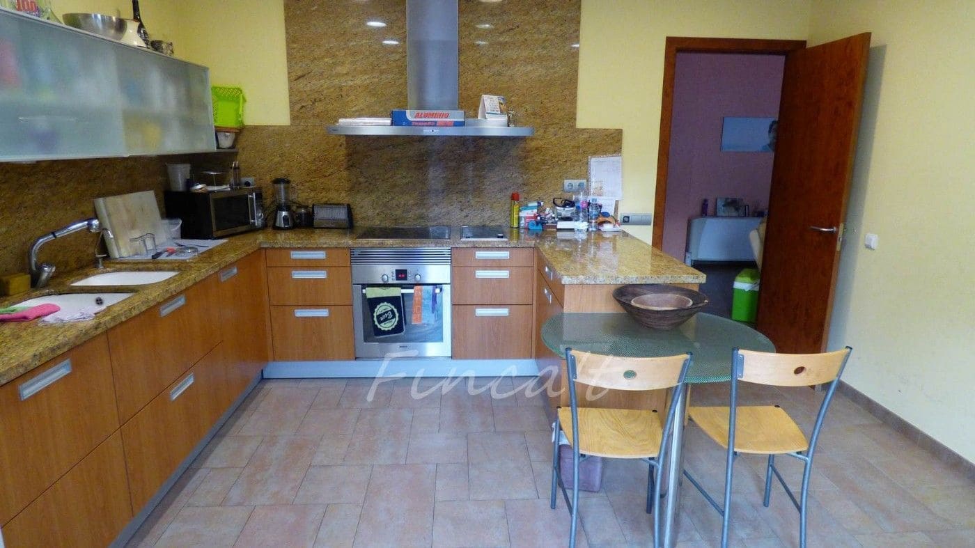 6 bedroom Villa for sale in Moia with pool garage - € 690,000 (Ref: 9420162)