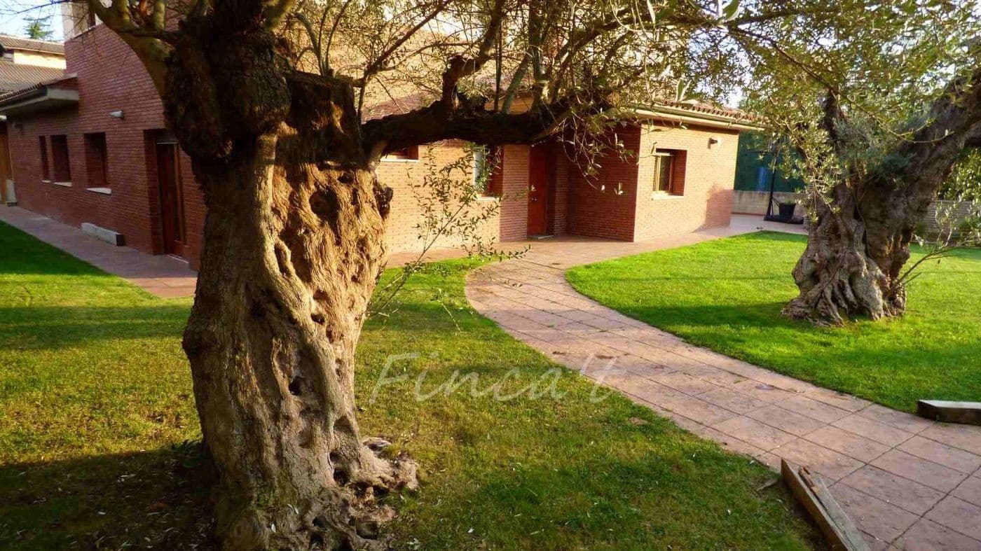 6 bedroom Villa for sale in Moia with pool garage - € 690,000 (Ref: 9420162)