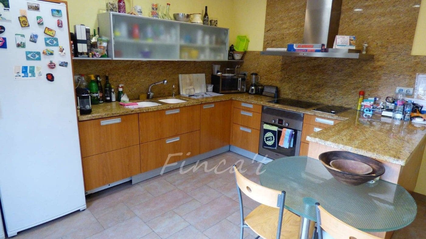 6 bedroom Villa for sale in Moia with pool garage - € 690,000 (Ref: 9420162)