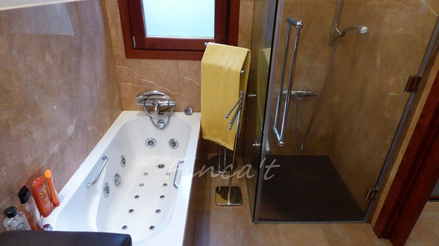 6 bedroom Villa for sale in Moia with pool garage - € 690,000 (Ref: 9420162)