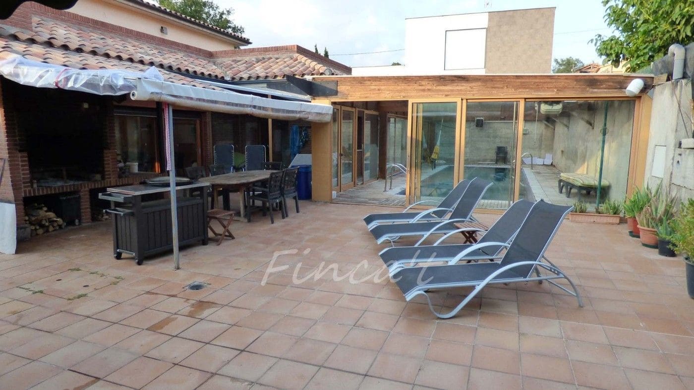 6 bedroom Villa for sale in Moia with pool garage - € 690,000 (Ref: 9420162)