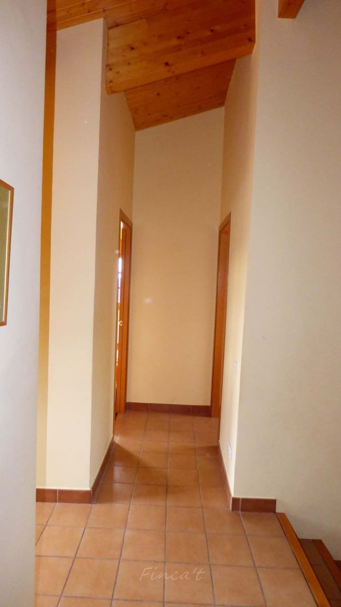 5 bedroom Villa for sale in Moia with garage - € 380,000 (Ref: 9420164)